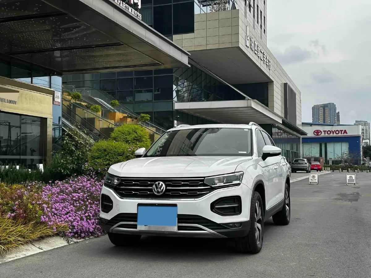 2019 Jeep Cherokee 2.0T 234HP L4 9AT,autocango,china used car exporter,china ev exporter,chinese used car exporter,chinese used ev exporter