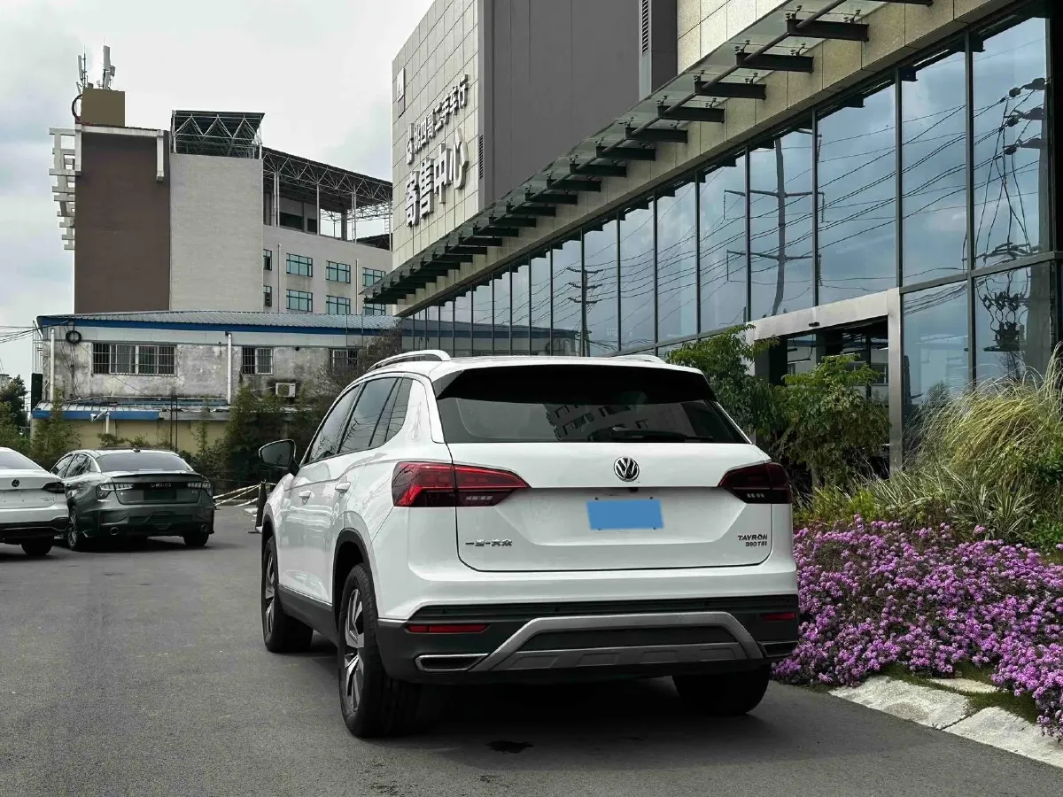 2019 Jeep Cherokee 2.0T 234HP L4 9AT,autocango,china used car exporter,china ev exporter,chinese used car exporter,chinese used ev exporter