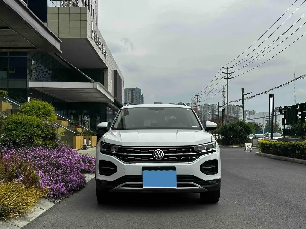 2019 Jeep Cherokee 2.0T 234HP L4 9AT,autocango,china used car exporter,china ev exporter,chinese used car exporter,chinese used ev exporter