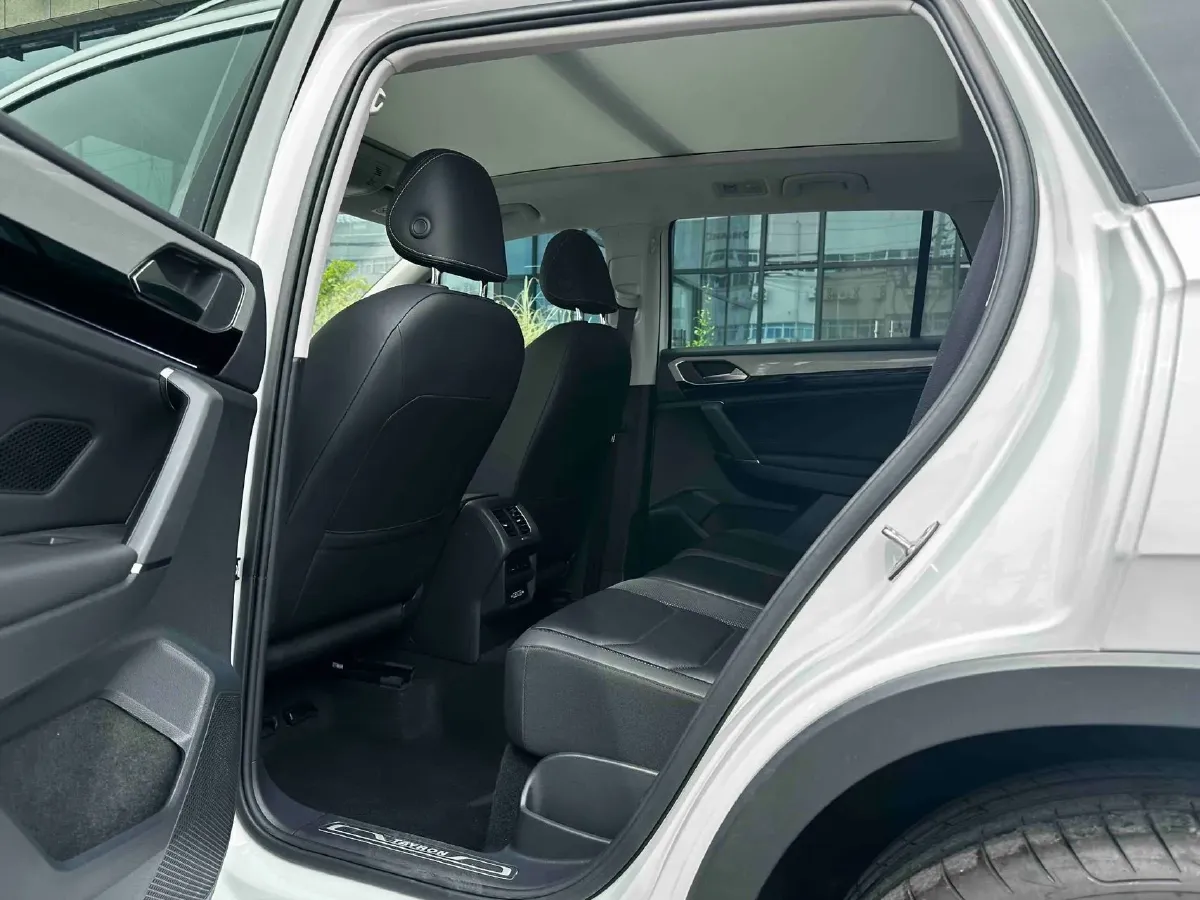 2019 Jeep Cherokee 2.0T 234HP L4 9AT,autocango,china used car exporter,china ev exporter,chinese used car exporter,chinese used ev exporter