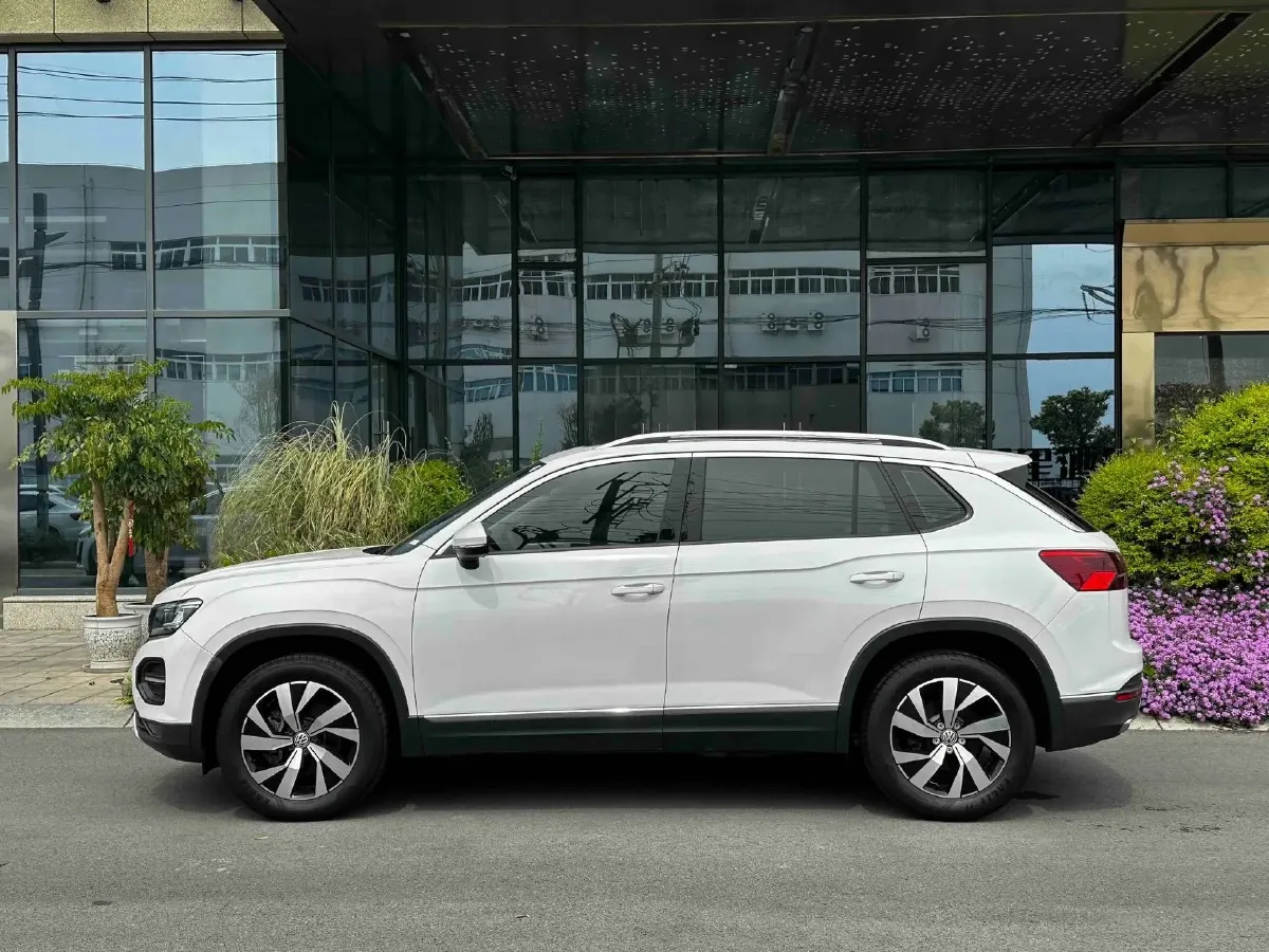2019 Jeep Cherokee 2.0T 234HP L4 9AT,autocango,china used car exporter,china ev exporter,chinese used car exporter,chinese used ev exporter