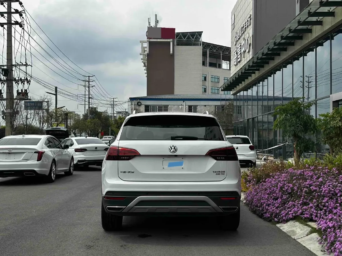 2019 Jeep Cherokee 2.0T 234HP L4 9AT,autocango,china used car exporter,china ev exporter,chinese used car exporter,chinese used ev exporter