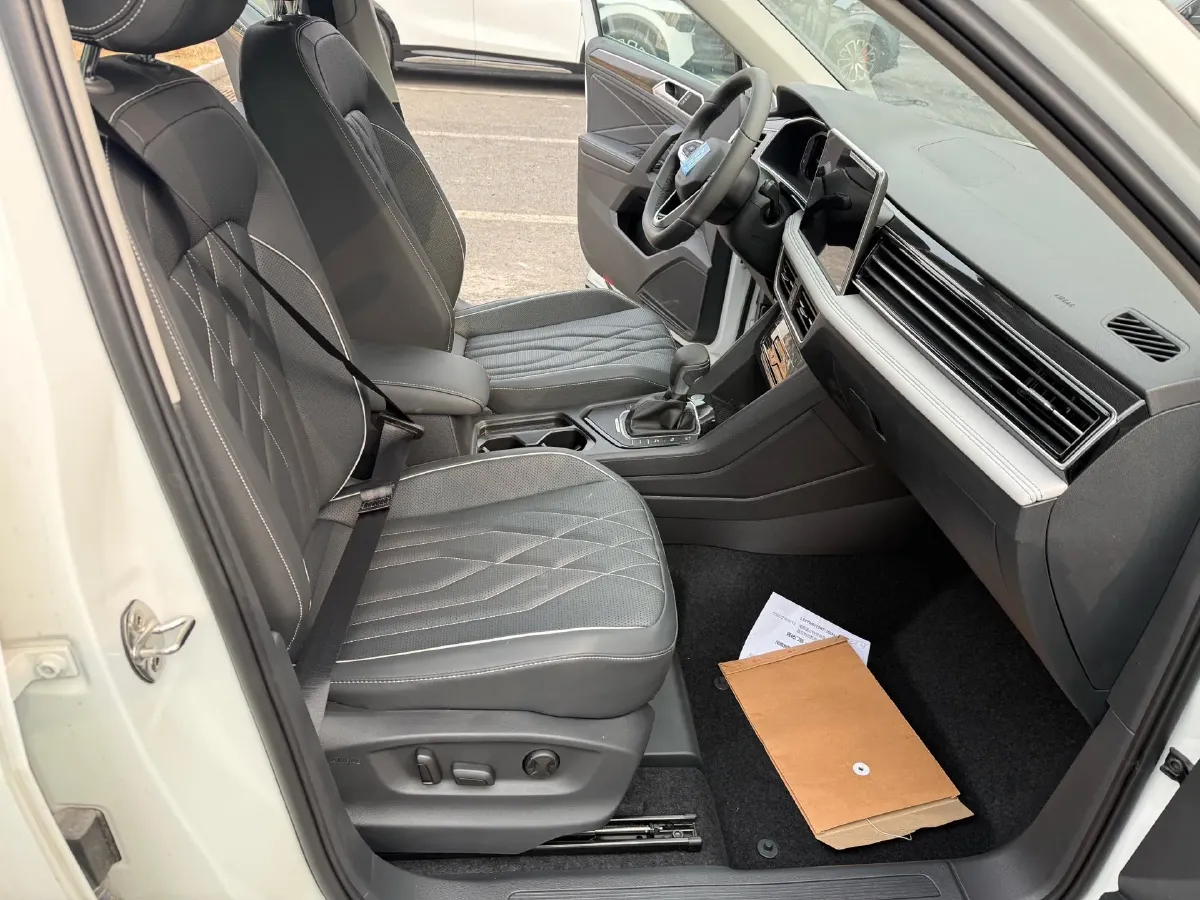 2023 Volkswagen Tiguan L 1.4T 150HP L4 6DCT PHEV 13KWH,autocango,china used car exporter,china ev exporter,chinese used car exporter,chinese used ev exporter