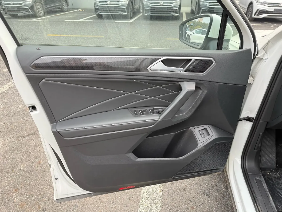 2023 Volkswagen Tiguan L 1.4T 150HP L4 6DCT PHEV 13KWH,autocango,china used car exporter,china ev exporter,chinese used car exporter,chinese used ev exporter