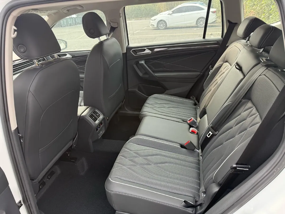 2023 Volkswagen Tiguan L 1.4T 150HP L4 6DCT PHEV 13KWH,autocango,china used car exporter,china ev exporter,chinese used car exporter,chinese used ev exporter