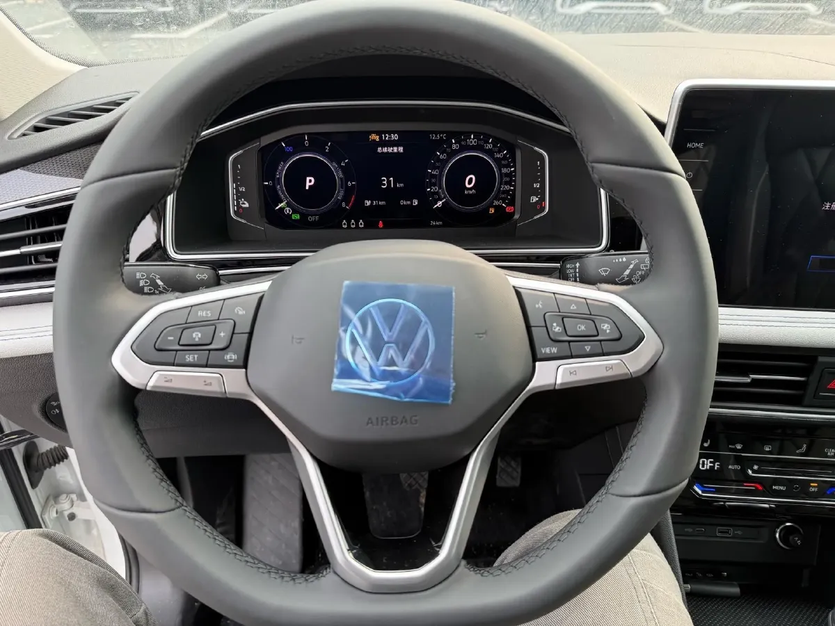 2023 Volkswagen Tiguan L 1.4T 150HP L4 6DCT PHEV 13KWH,autocango,china used car exporter,china ev exporter,chinese used car exporter,chinese used ev exporter