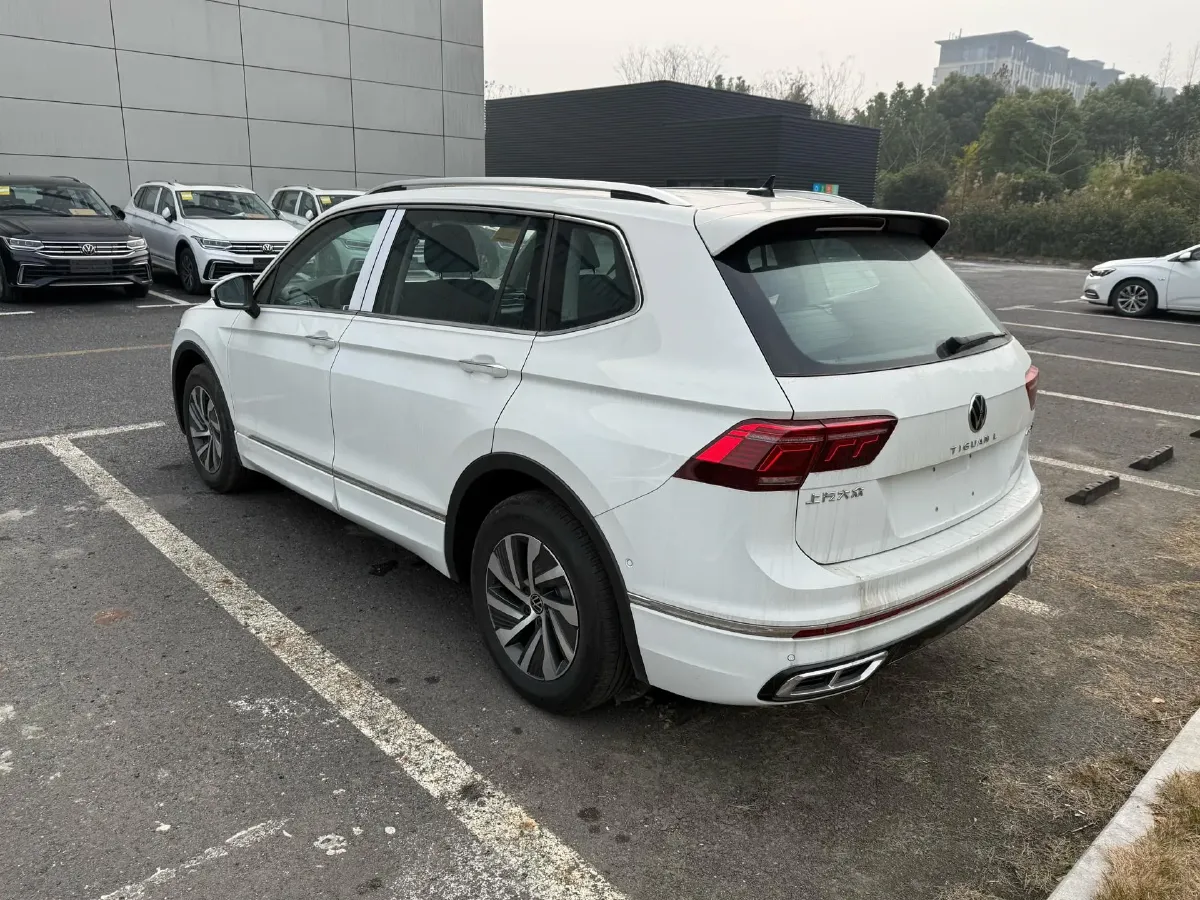 2023 Volkswagen Tiguan L 1.4T 150HP L4 6DCT PHEV 13KWH,autocango,china used car exporter,china ev exporter,chinese used car exporter,chinese used ev exporter