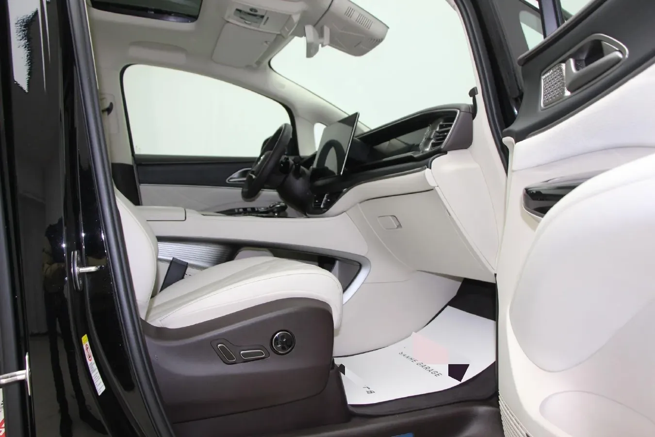 2025 Denza D9 1.5T 156HP L4 E-CVT PHEV 40KWH,autocango,china used car exporter,china ev exporter,chinese used car exporter,chinese used ev exporter