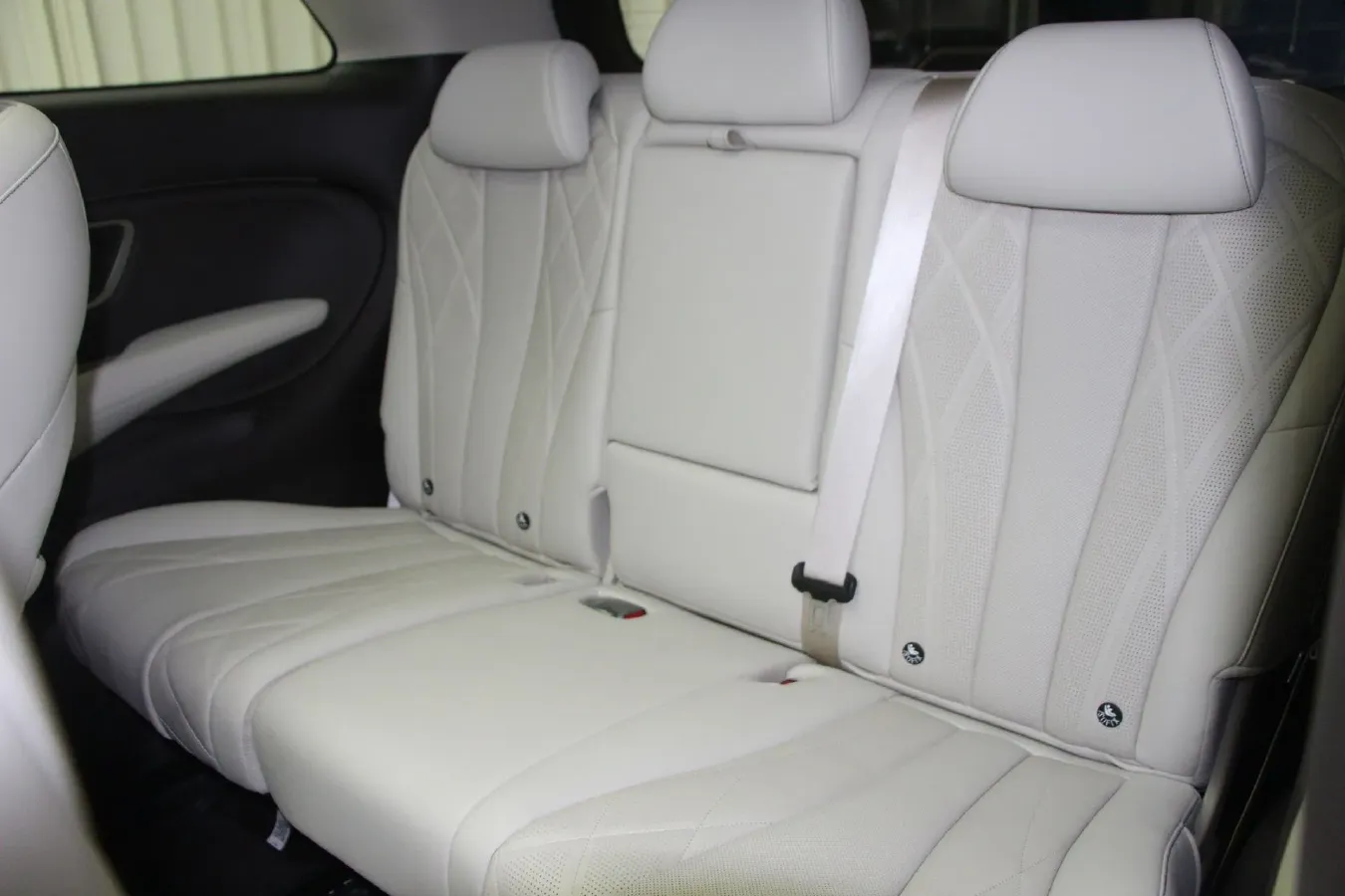 2025 Denza D9 1.5T 156HP L4 E-CVT PHEV 40KWH,autocango,china used car exporter,china ev exporter,chinese used car exporter,chinese used ev exporter