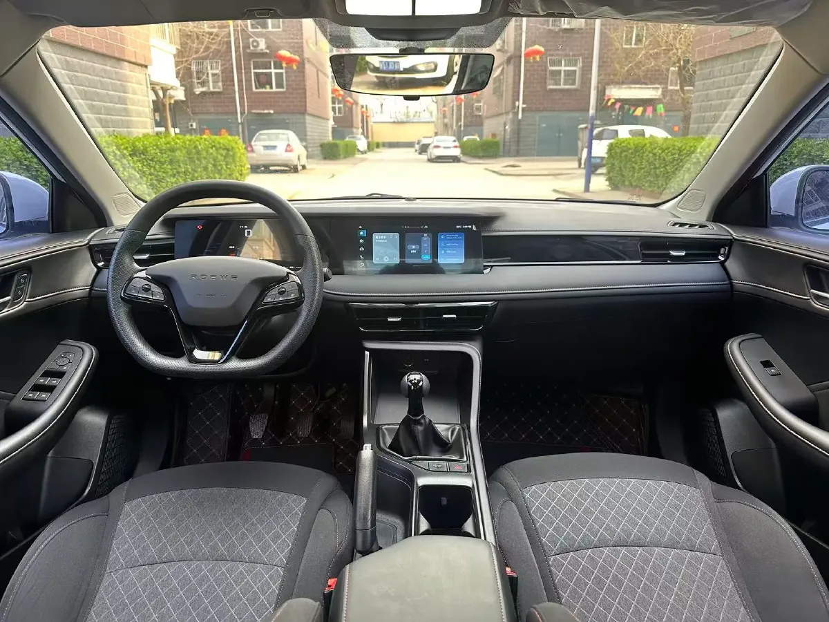 2023 Roewe i5 1.5L 129HP L4 5MT,autocango,china used car exporter,china ev exporter,chinese used car exporter,chinese used ev exporter