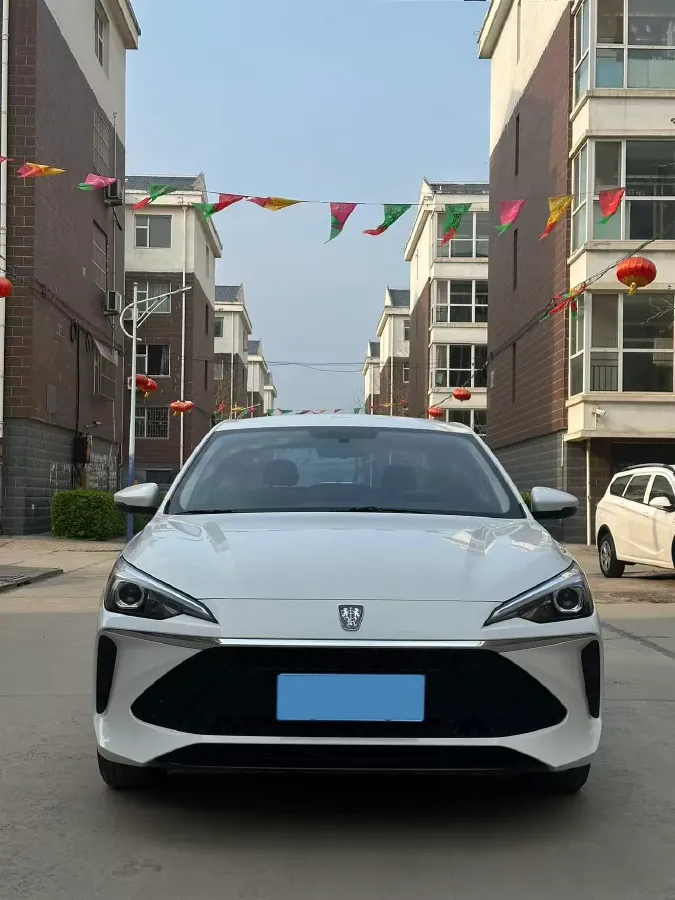 2023 Roewe i5 1.5L 129HP L4 5MT,autocango,china used car exporter,china ev exporter,chinese used car exporter,chinese used ev exporter