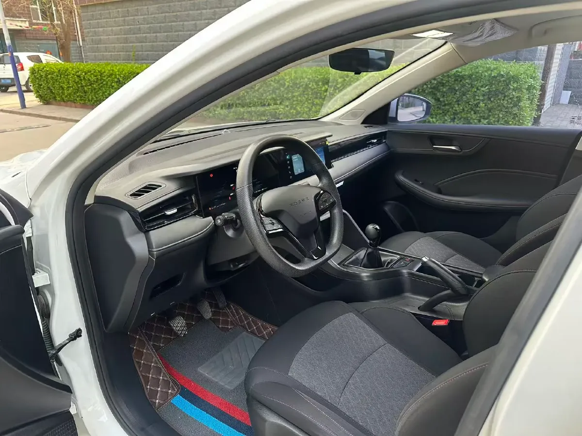 2023 Roewe i5 1.5L 129HP L4 5MT,autocango,china used car exporter,china ev exporter,chinese used car exporter,chinese used ev exporter