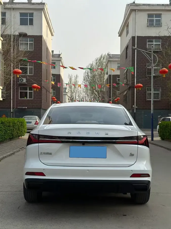 2023 Roewe i5 1.5L 129HP L4 5MT,autocango,china used car exporter,china ev exporter,chinese used car exporter,chinese used ev exporter