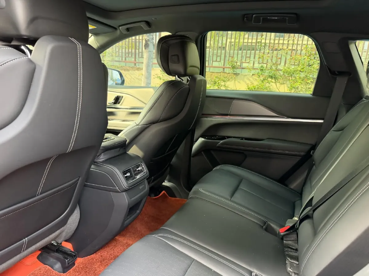 2025 Cadillac XT5 2.0T 237HP L4 9AT,autocango,china used car exporter,china ev exporter,chinese used car exporter,chinese used ev exporter