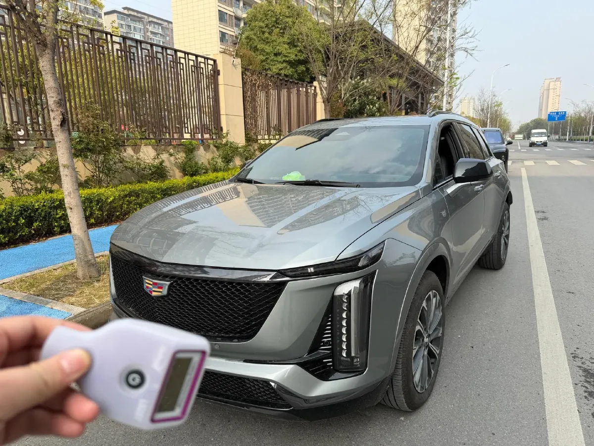 2025 Cadillac XT5 2.0T 237HP L4 9AT,autocango,china used car exporter,china ev exporter,chinese used car exporter,chinese used ev exporter