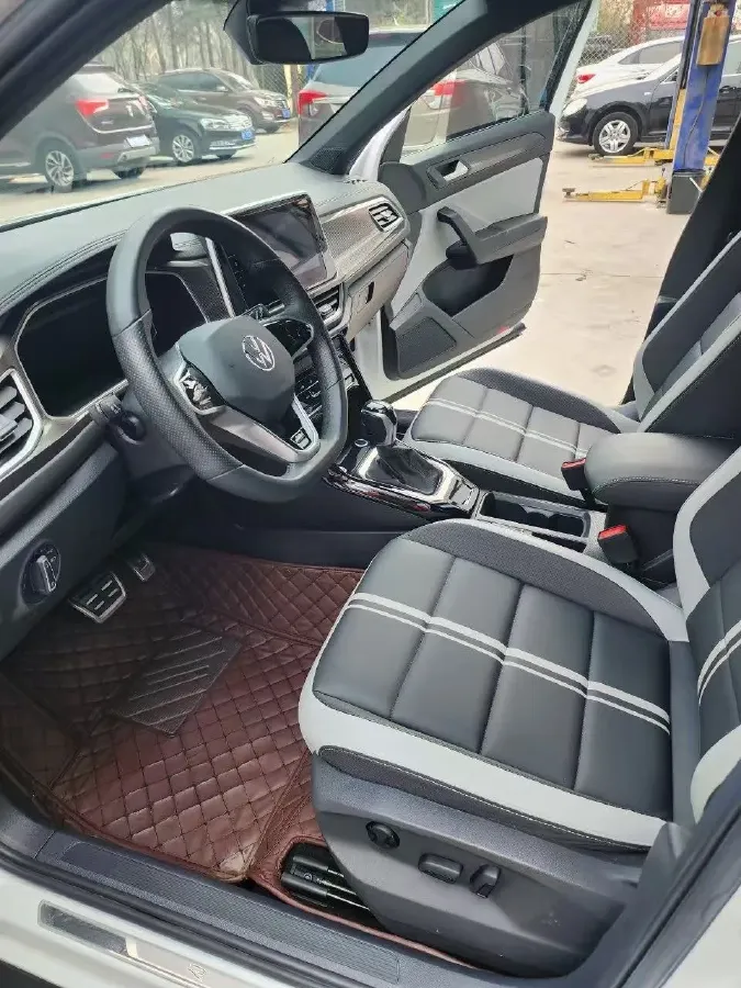 2023 Volkswagen T-Roc 1.5T 160HP L4 7DCT,autocango,china used car exporter,china ev exporter,chinese used car exporter,chinese used ev exporter