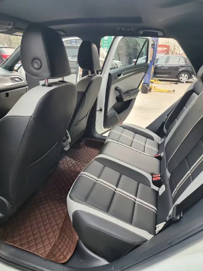 2023 Volkswagen T-Roc 1.5T 160HP L4 7DCT,autocango,china used car exporter,china ev exporter,chinese used car exporter,chinese used ev exporter