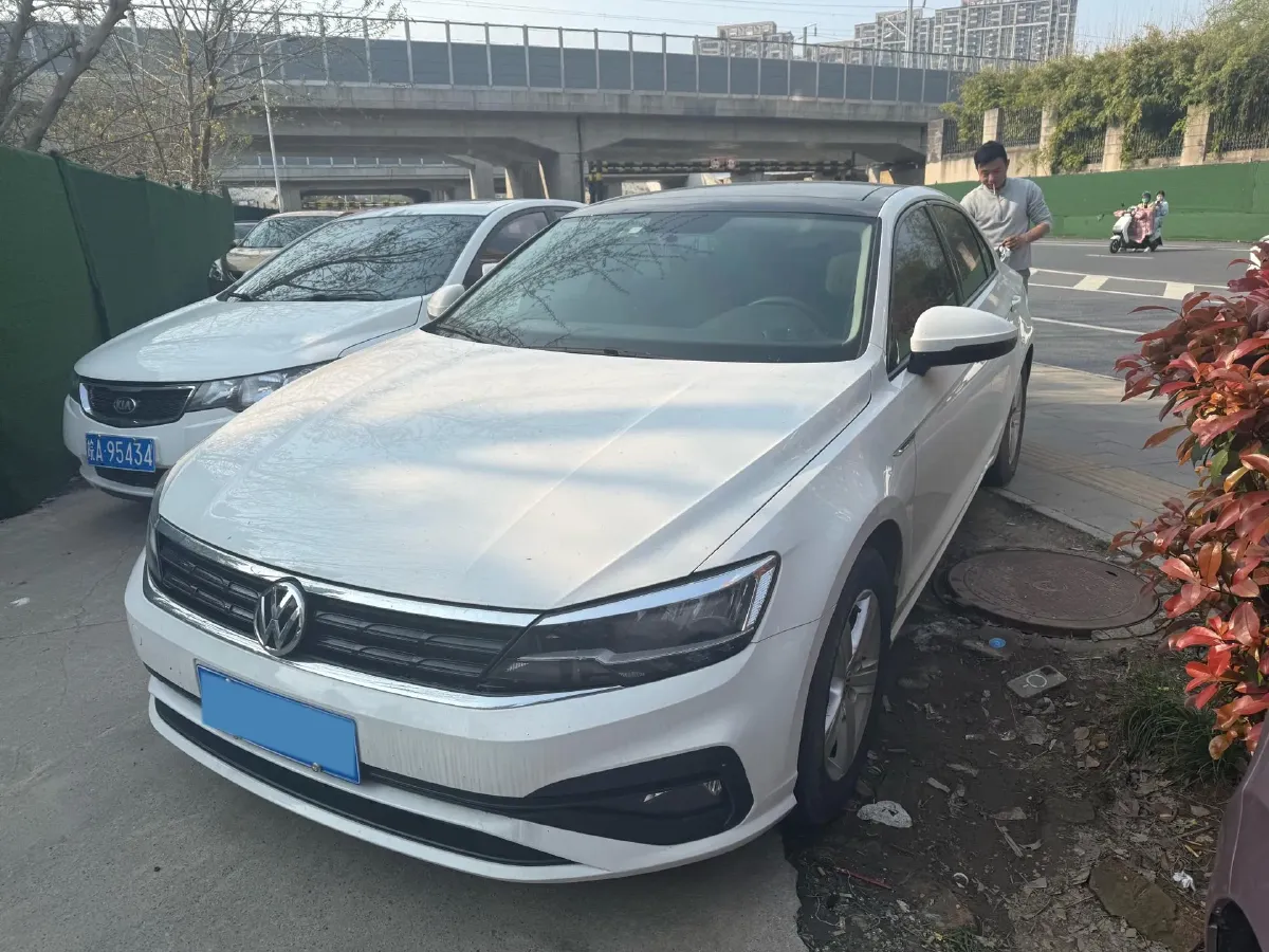 2019 Volkswagen T-Cross 1.4T 150HP L4 7DCT,autocango,china used car exporter,china ev exporter,chinese used car exporter,chinese used ev exporter