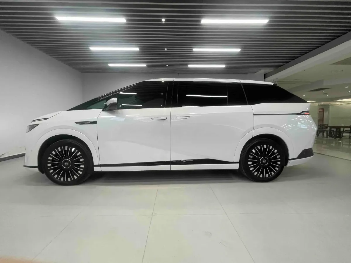 2025 Xpeng X9 BEV,autocango,china used car exporter,china ev exporter,chinese used car exporter,chinese used ev exporter