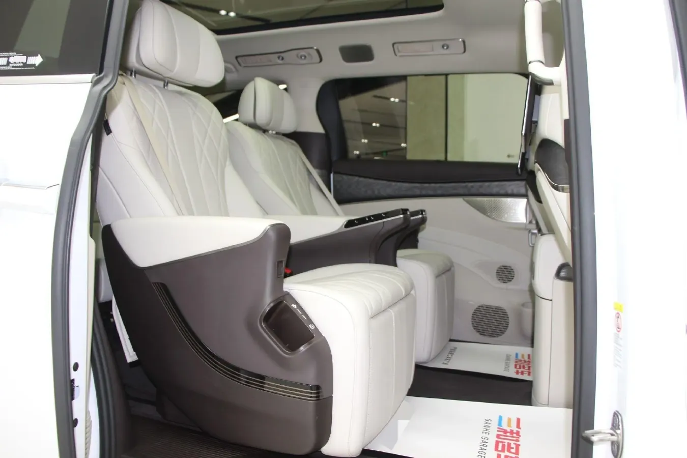 2025 Denza D9 1.5T 156HP L4 E-CVT PHEV 40KWH,autocango,china used car exporter,china ev exporter,chinese used car exporter,chinese used ev exporter