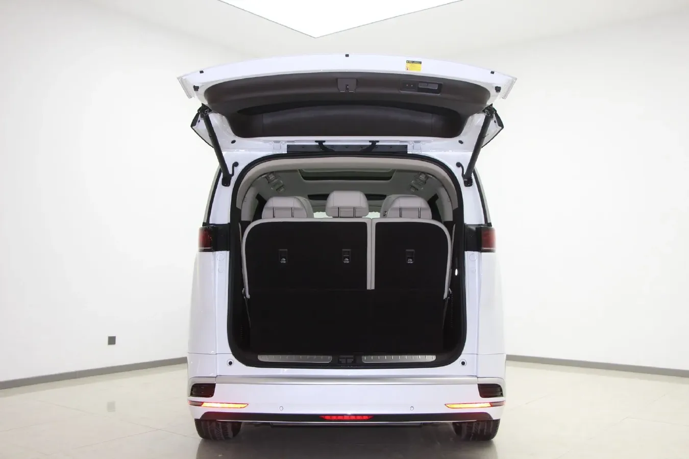 2025 Denza D9 1.5T 156HP L4 E-CVT PHEV 40KWH,autocango,china used car exporter,china ev exporter,chinese used car exporter,chinese used ev exporter