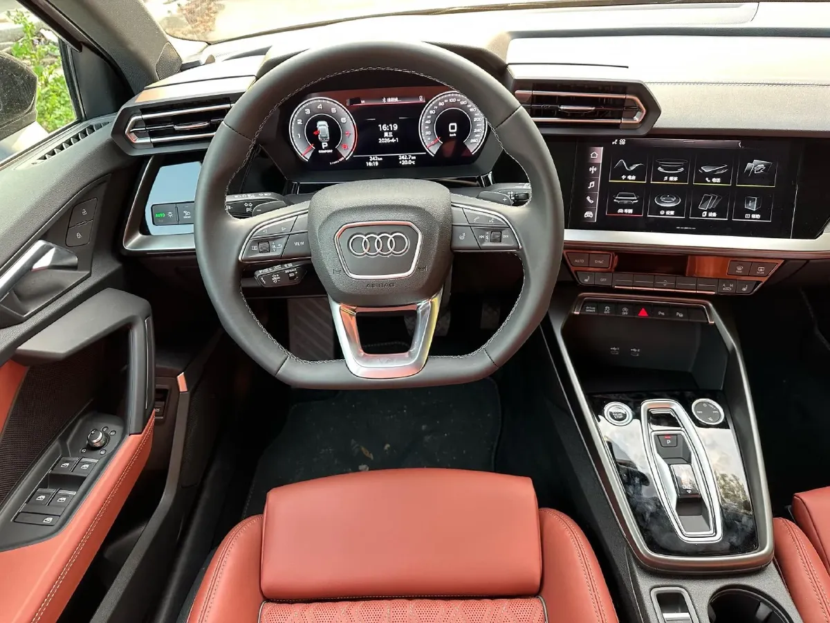 2025 Audi A3 1.5T 160HP L4 7DCT,autocango,china used car exporter,china ev exporter,chinese used car exporter,chinese used ev exporter