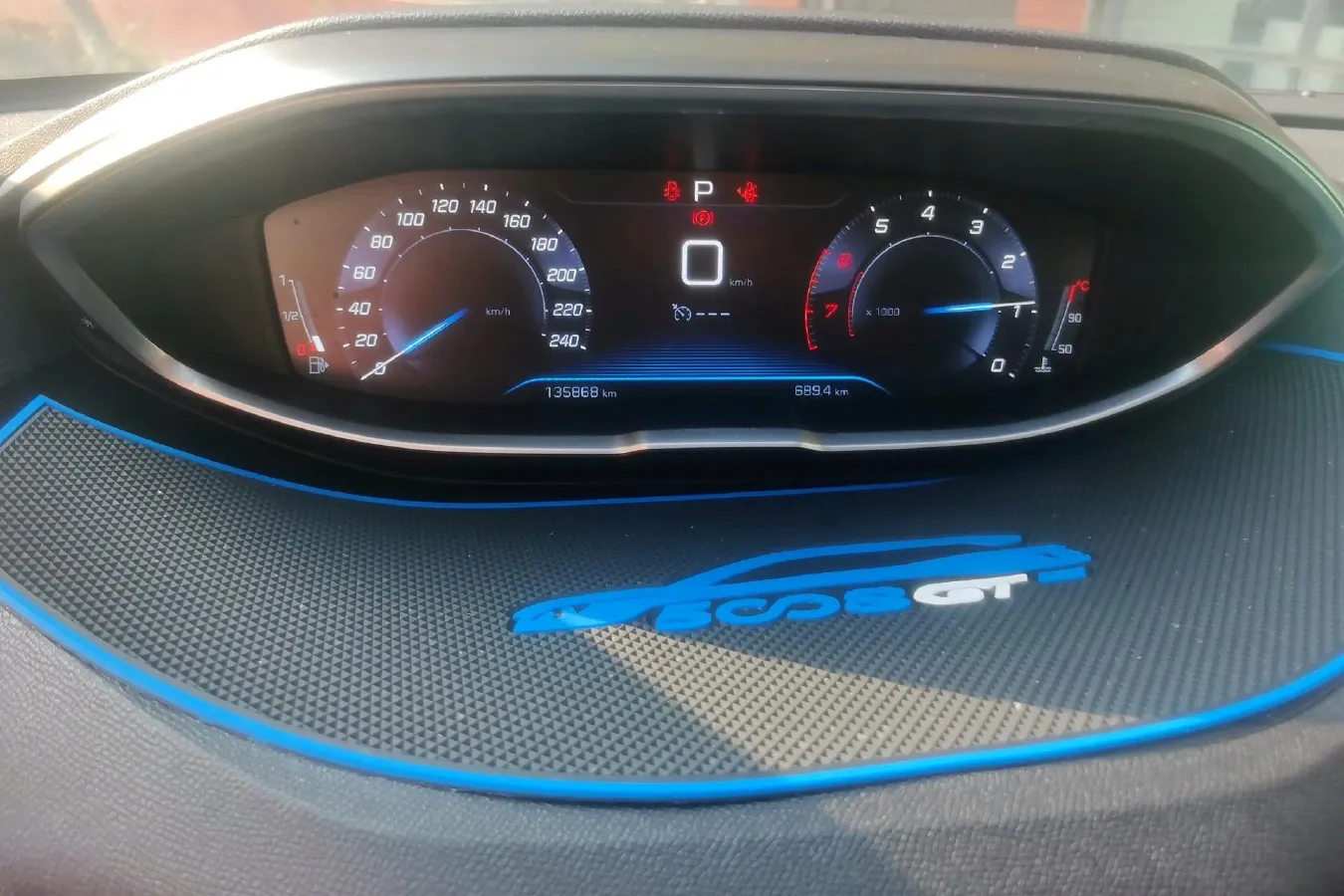 2017 Peugeot 5008 1.8T 204HP L4 6AT,autocango,china used car exporter,china ev exporter,chinese used car exporter,chinese used ev exporter