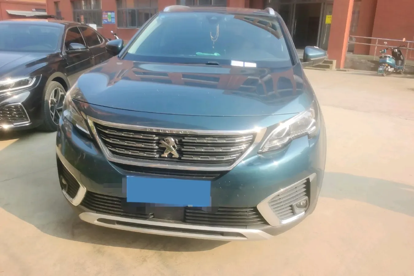 2017 Peugeot 5008 1.8T 204HP L4 6AT,autocango,china used car exporter,china ev exporter,chinese used car exporter,chinese used ev exporter