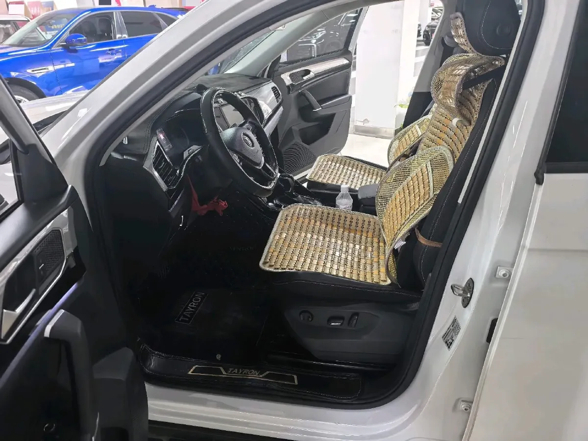 2019 Jeep Cherokee 2.0T 234HP L4 9AT,autocango,china used car exporter,china ev exporter,chinese used car exporter,chinese used ev exporter