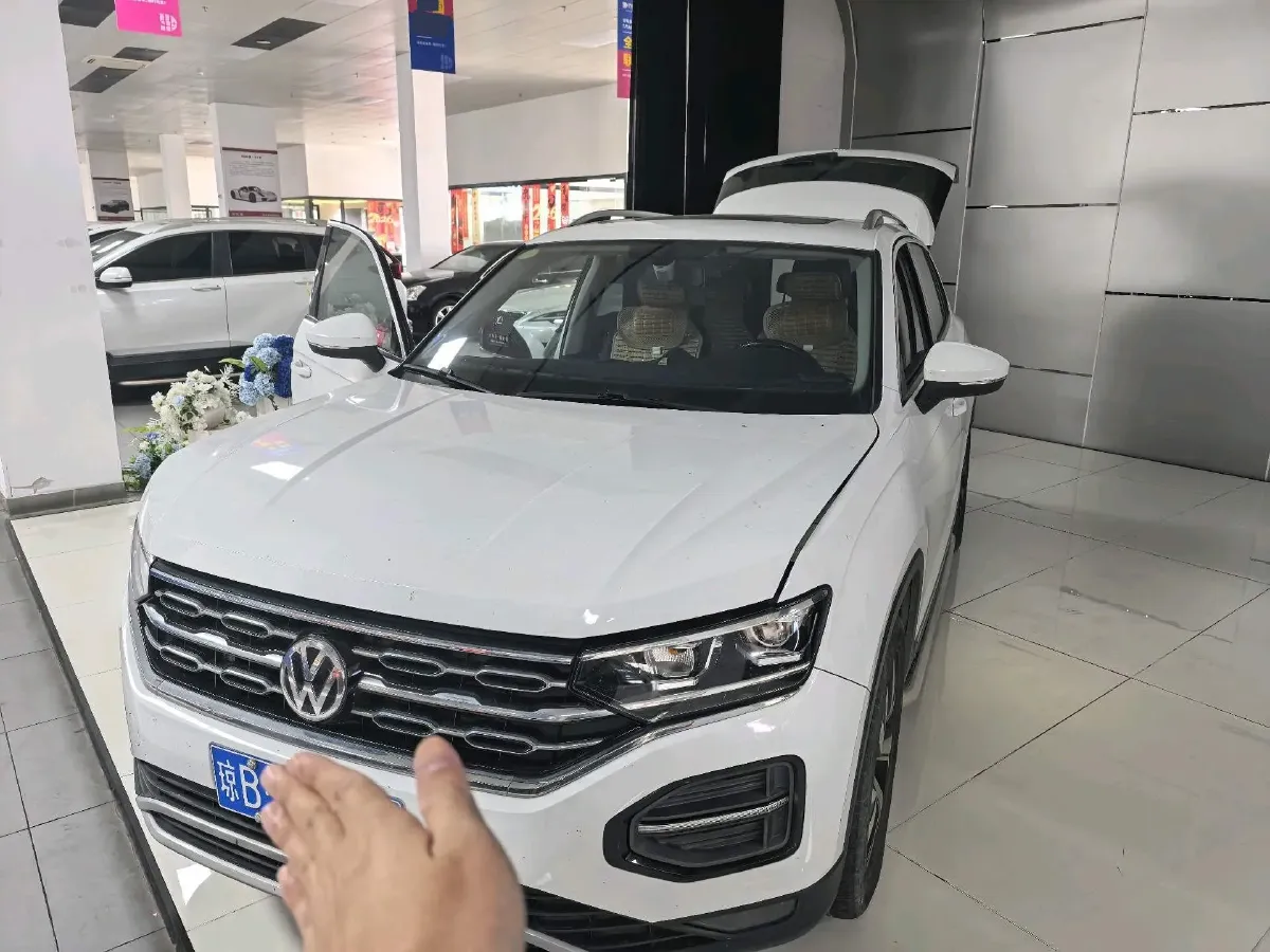 2019 Jeep Cherokee 2.0T 234HP L4 9AT,autocango,china used car exporter,china ev exporter,chinese used car exporter,chinese used ev exporter