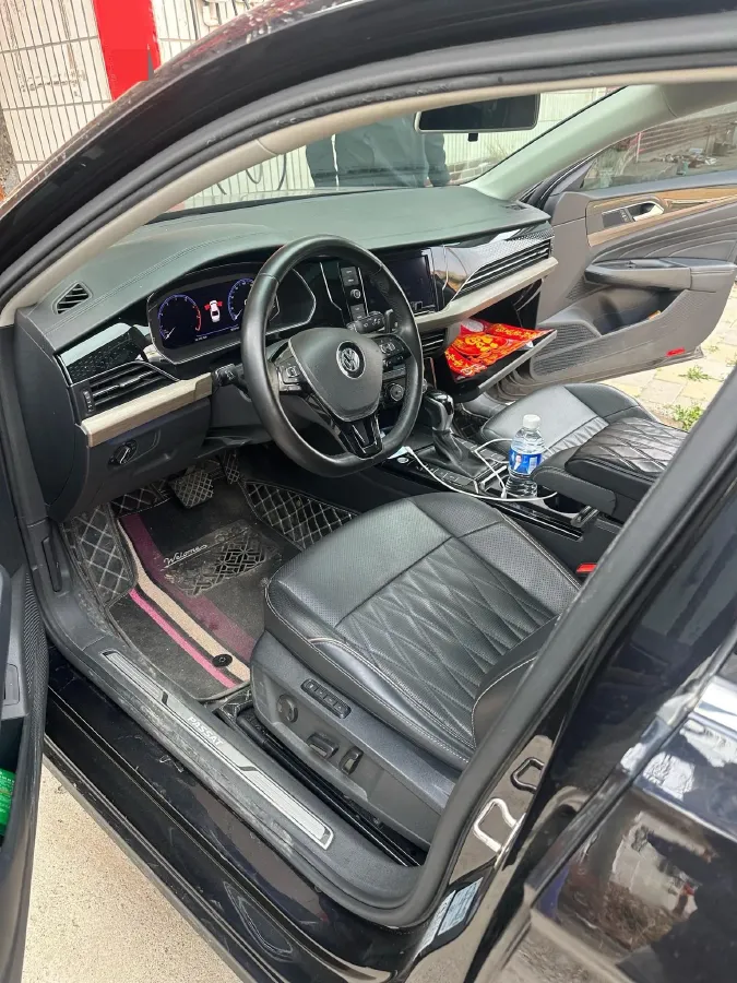 2019 Volvo V40 1.5T 152HP L4 6AT,autocango,china used car exporter,china ev exporter,chinese used car exporter,chinese used ev exporter