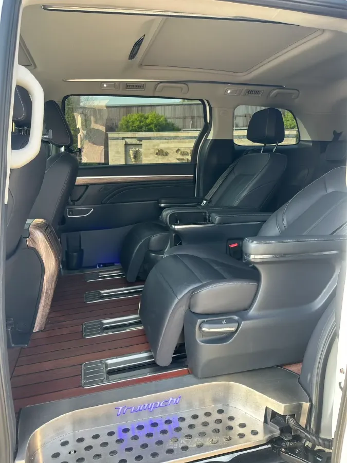 2021 GAC Trumpchi M8 2.0T 252HP L4 8AT,autocango,china used car exporter,china ev exporter,chinese used car exporter,chinese used ev exporter