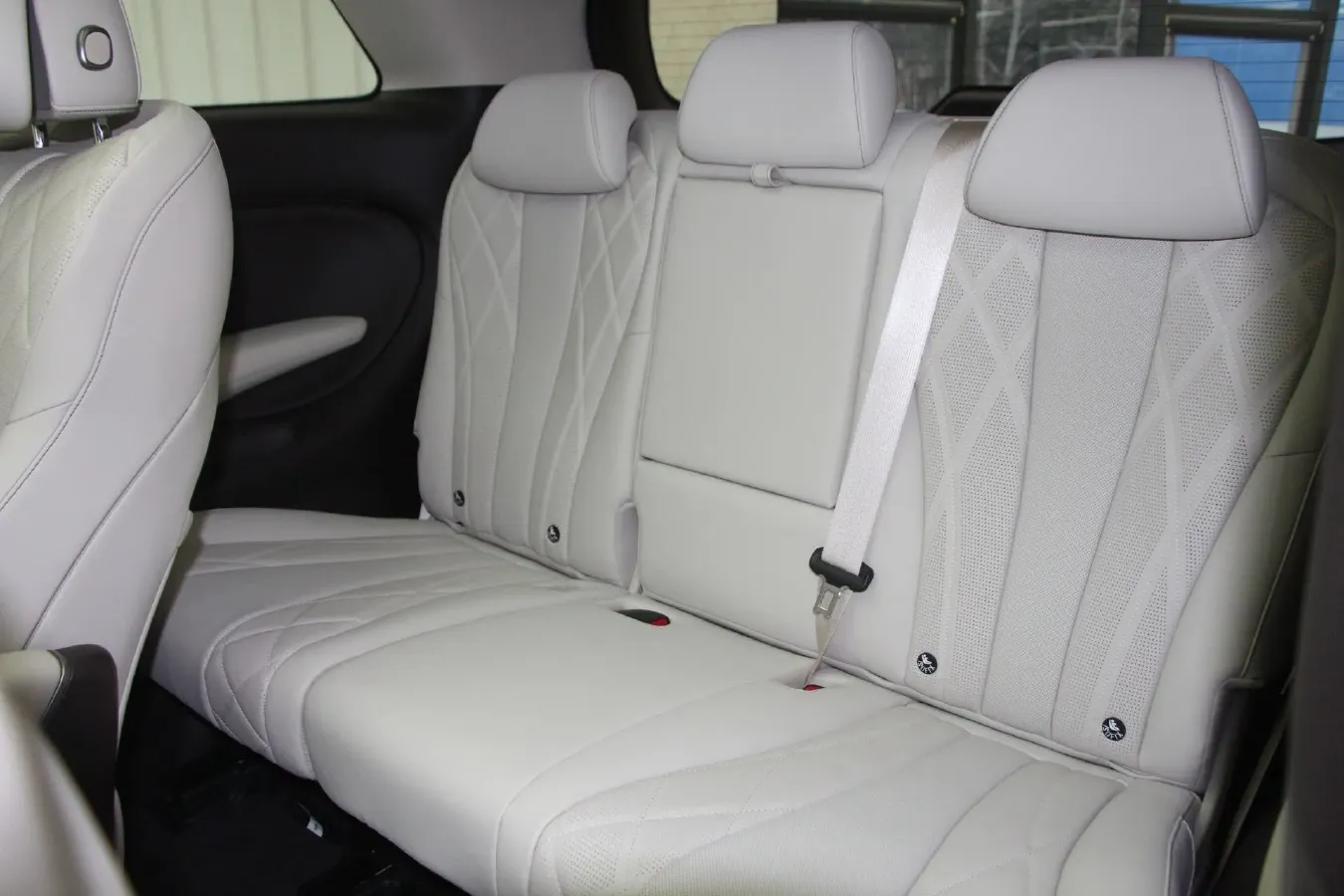 2025 Denza D9 1.5T 156HP L4 E-CVT PHEV 40KWH,autocango,china used car exporter,china ev exporter,chinese used car exporter,chinese used ev exporter