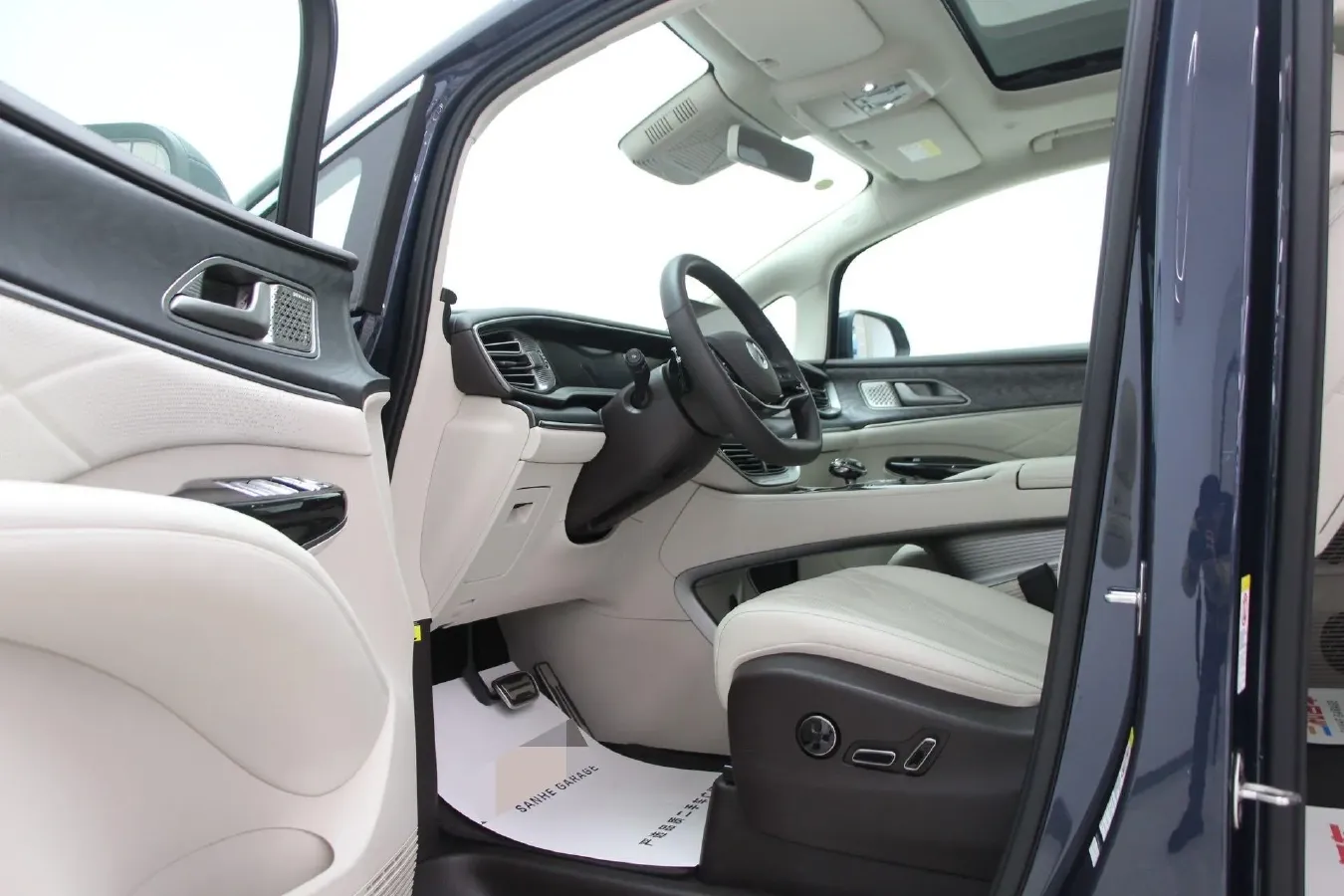 2025 Denza D9 1.5T 156HP L4 E-CVT PHEV 40KWH,autocango,china used car exporter,china ev exporter,chinese used car exporter,chinese used ev exporter