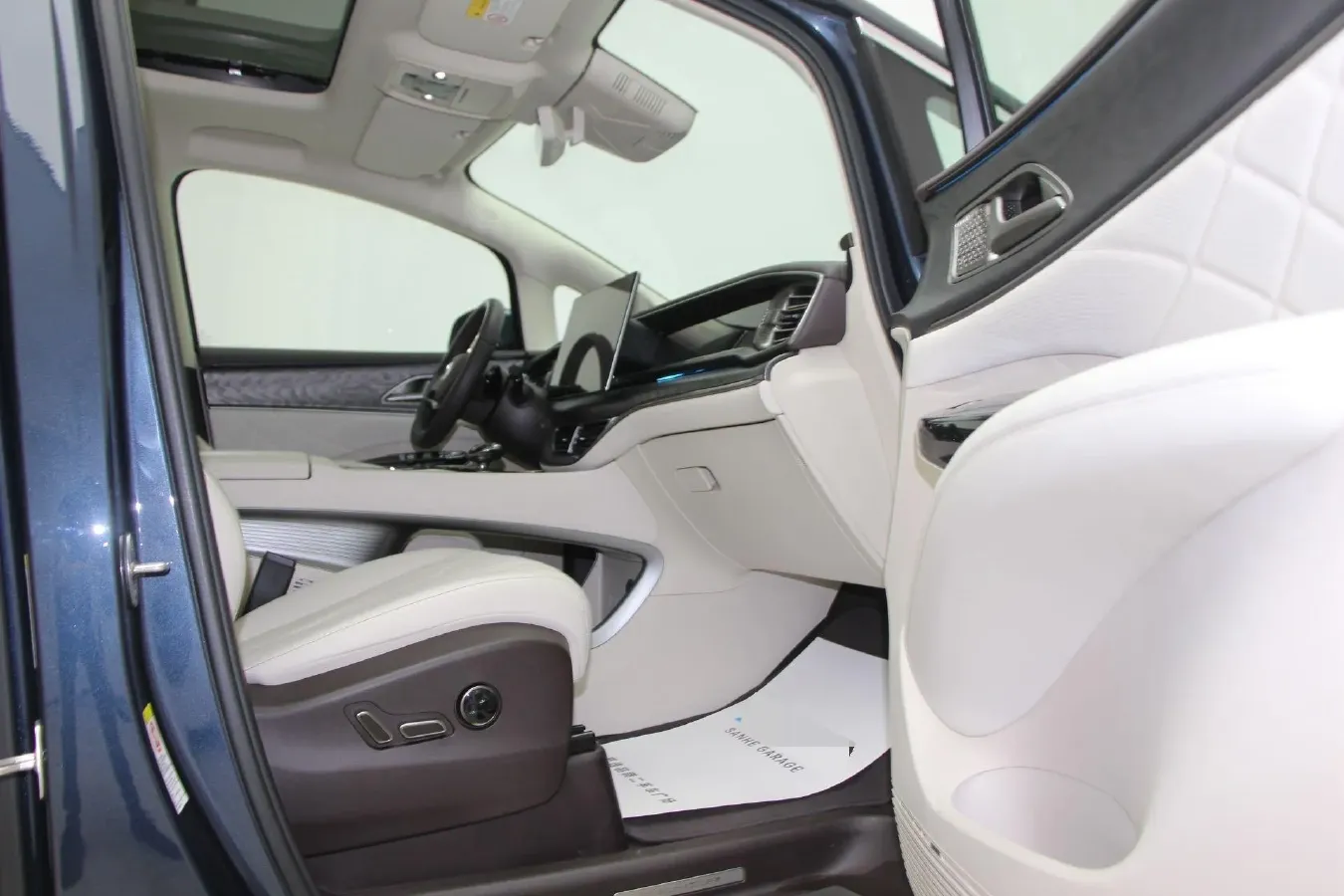 2025 Denza D9 1.5T 156HP L4 E-CVT PHEV 40KWH,autocango,china used car exporter,china ev exporter,chinese used car exporter,chinese used ev exporter