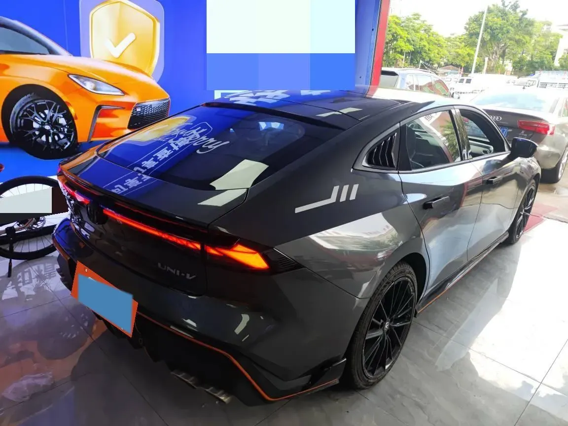 2022 ChangAn UNI-V 1.5T 188HP L4 7DCT,autocango,china used car exporter,china ev exporter,chinese used car exporter,chinese used ev exporter