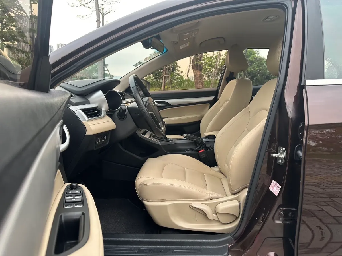 2018 Geely Emgrand 1.5L 109HP L4 5MT,autocango,china used car exporter,china ev exporter,chinese used car exporter,chinese used ev exporter