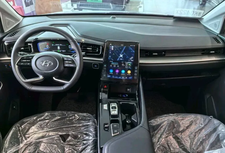 2024 Hyundai Custo 1.5T 170HP L4 8AT,autocango,china used car exporter,china ev exporter,chinese used car exporter,chinese used ev exporter