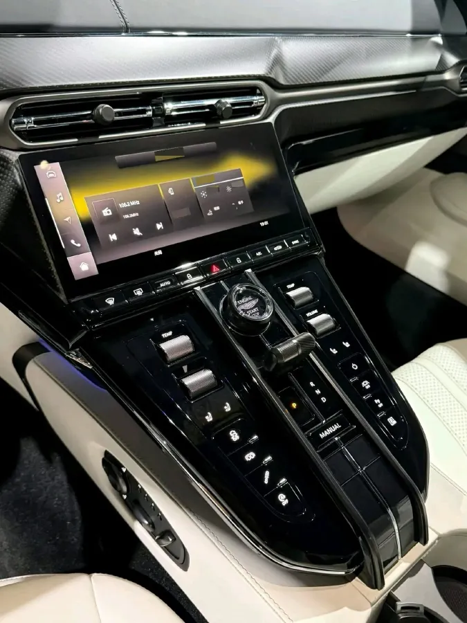 2024 Aston Martin V8 Vantage 4.0T 665HP V8 8AT,autocango,china used car exporter,china ev exporter,chinese used car exporter,chinese used ev exporter