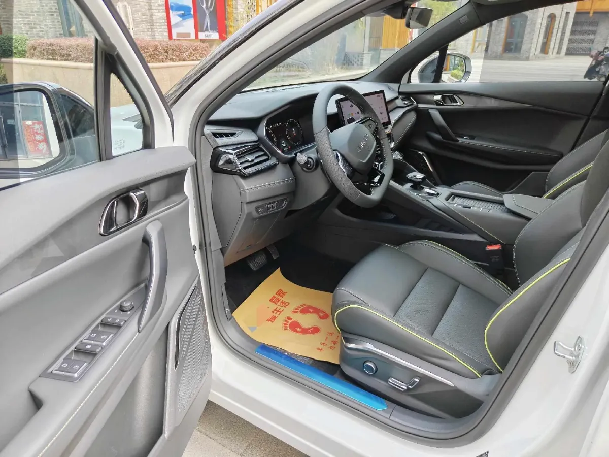 2023 LYNK&CO 06 1.5T 181HP L4 7DCT,autocango,china used car exporter,china ev exporter,chinese used car exporter,chinese used ev exporter