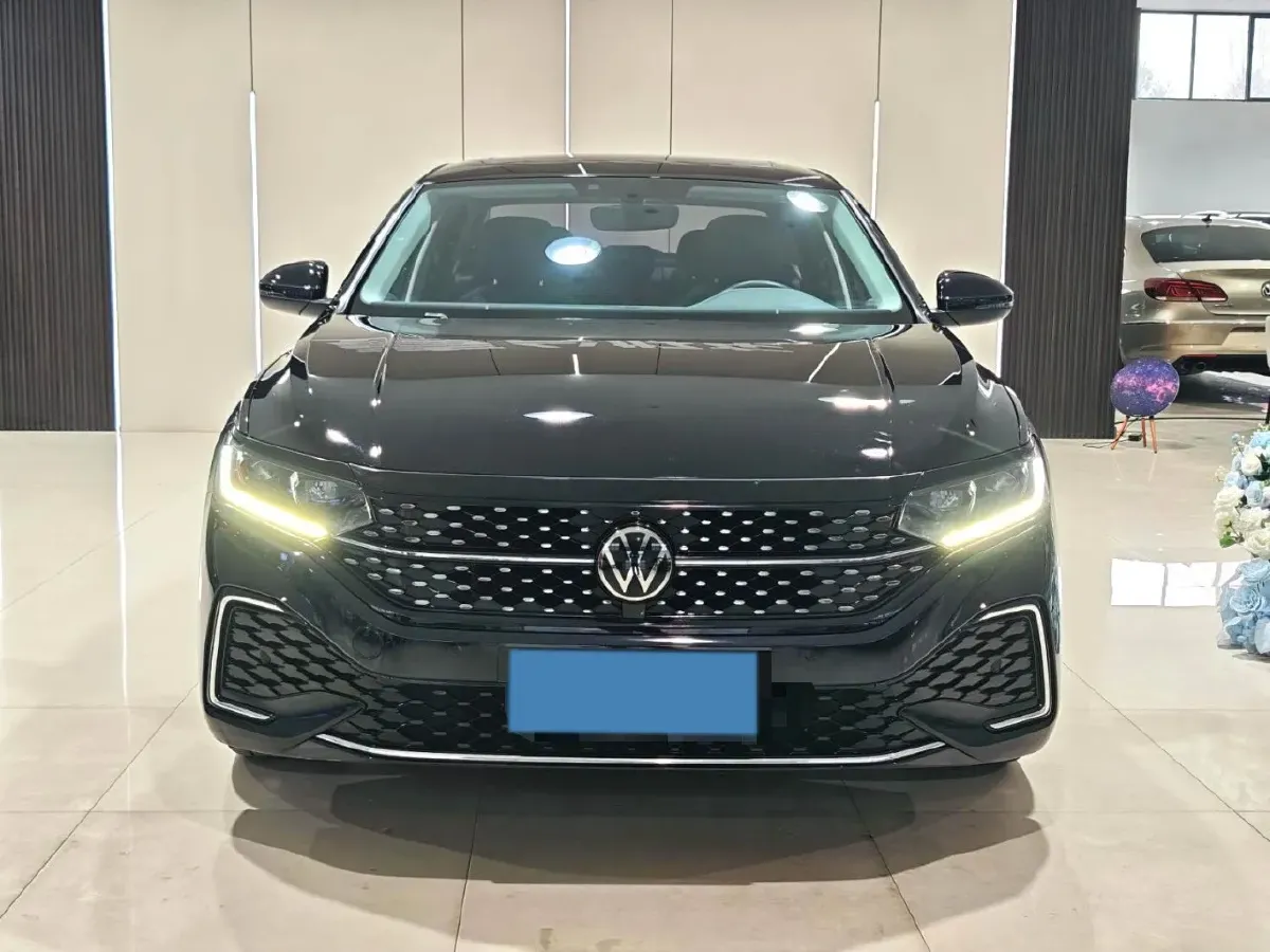 2024 Volkswagen Passat 2.0T 220HP L4 7DCT,autocango,china used car exporter,china ev exporter,chinese used car exporter,chinese used ev exporter