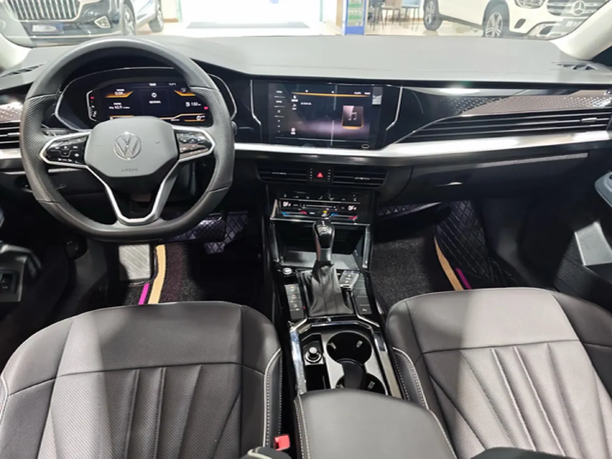 2024 Volkswagen Passat 2.0T 220HP L4 7DCT,autocango,china used car exporter,china ev exporter,chinese used car exporter,chinese used ev exporter