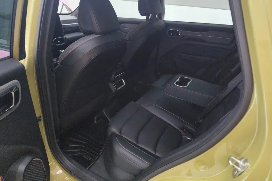 2025 Geely Cowboy 1.5T 181HP L4 7DCT,autocango,china used car exporter,china ev exporter,chinese used car exporter,chinese used ev exporter