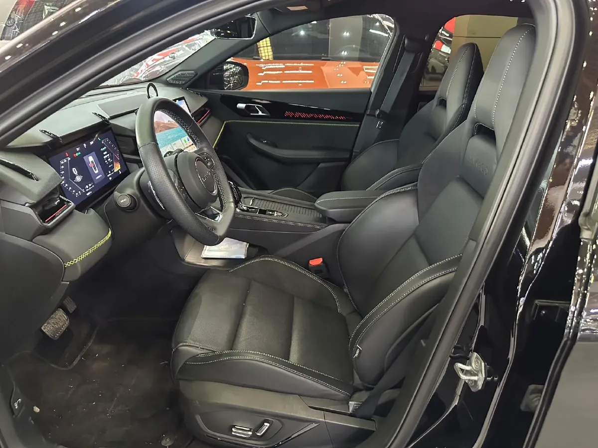 2023 LYNK&CO 03 2.0T 254HP L4 7DCT,autocango,china used car exporter,china ev exporter,chinese used car exporter,chinese used ev exporter