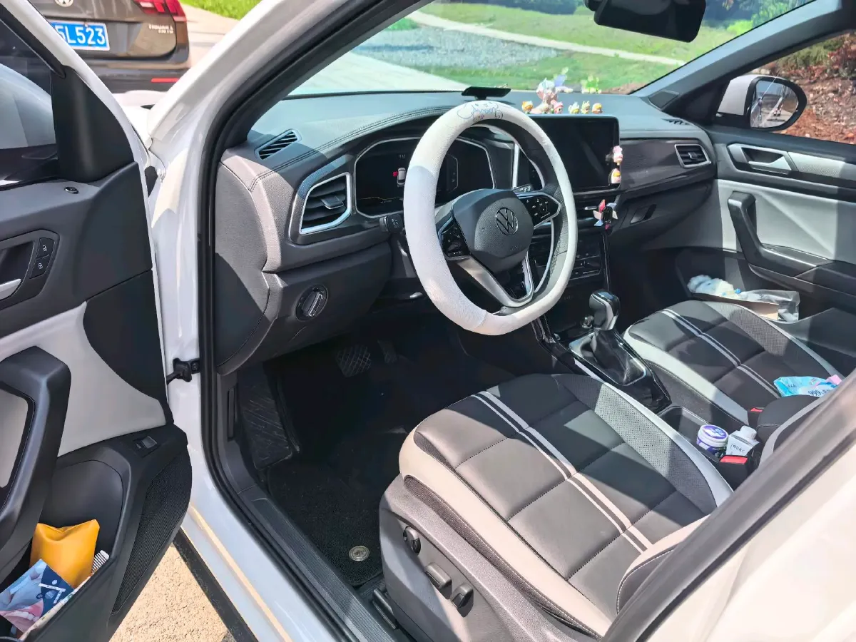 2025 Volkswagen T-Roc 1.5T 160HP L4 7DCT,autocango,china used car exporter,china ev exporter,chinese used car exporter,chinese used ev exporter