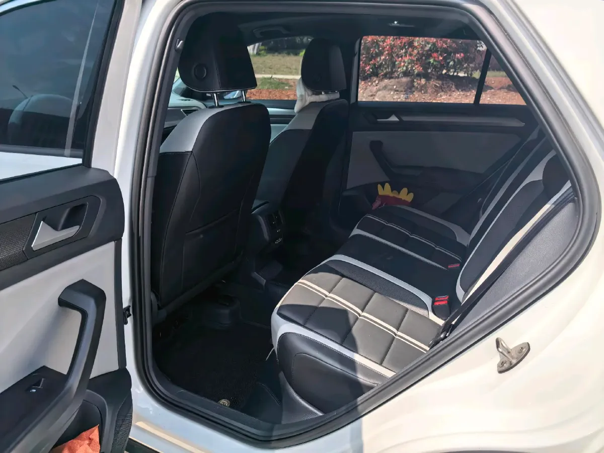 2025 Volkswagen T-Roc 1.5T 160HP L4 7DCT,autocango,china used car exporter,china ev exporter,chinese used car exporter,chinese used ev exporter