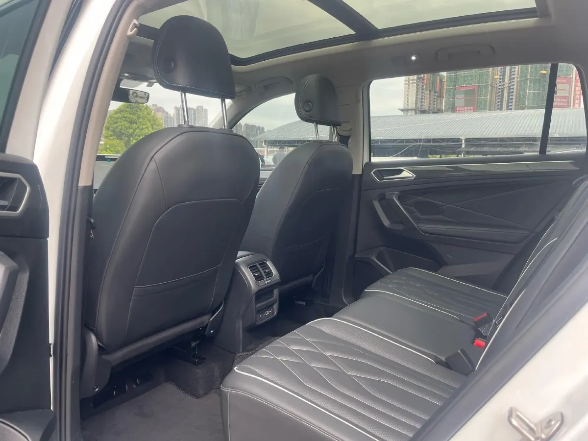 2023 Volkswagen Tiguan L 2.0T 186HP L4 7DCT,autocango,china used car exporter,china ev exporter,chinese used car exporter,chinese used ev exporter