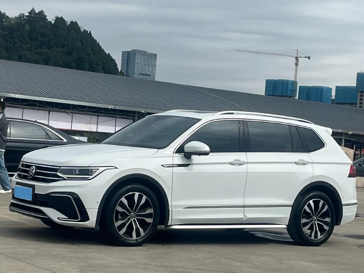 2023 Volkswagen Tiguan L 2.0T 186HP L4 7DCT,autocango,china used car exporter,china ev exporter,chinese used car exporter,chinese used ev exporter