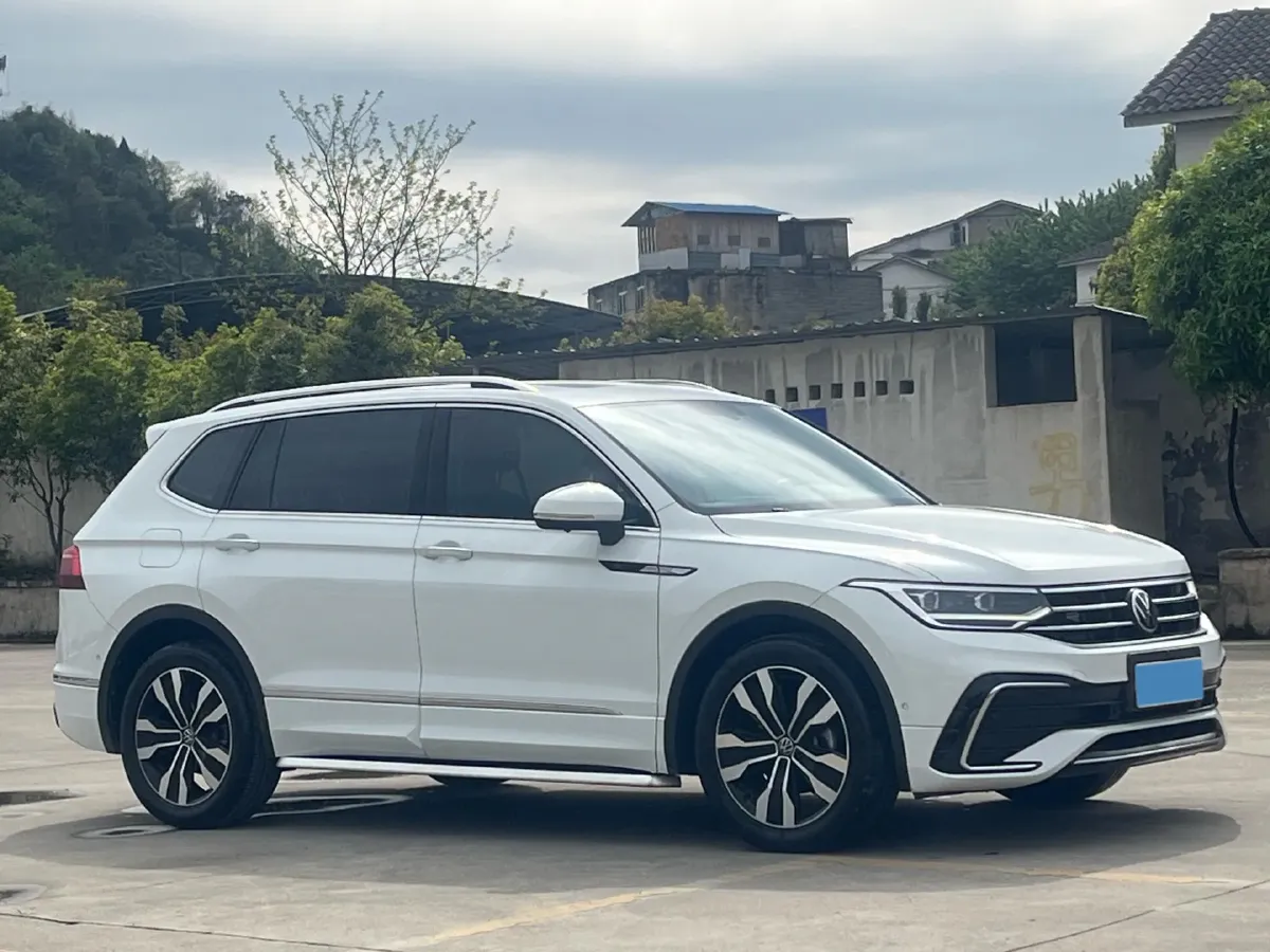 2023 Volkswagen Tiguan L 2.0T 186HP L4 7DCT,autocango,china used car exporter,china ev exporter,chinese used car exporter,chinese used ev exporter
