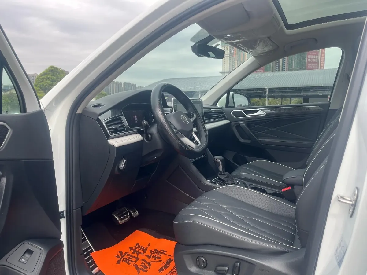 2023 Volkswagen Tiguan L 2.0T 186HP L4 7DCT,autocango,china used car exporter,china ev exporter,chinese used car exporter,chinese used ev exporter